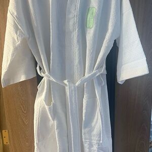 New Cabana Bay Clinique logo White Spa Robe